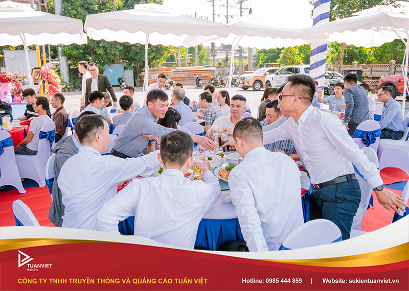 cách bày bàn ngọt trà thu hút