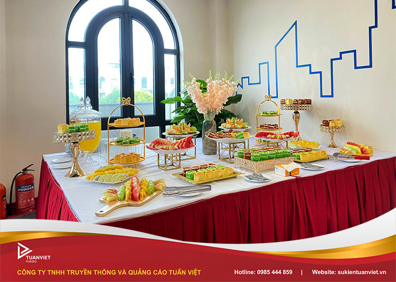 cách bày bàn tiệc ngọt
