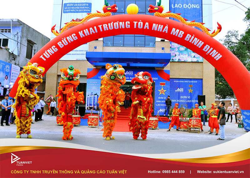 cổng hơi khai trương có rồng