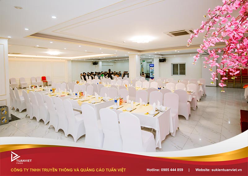 báo giá dịch vụ cho thuê bàn ghế hoàn kiếm hà nội