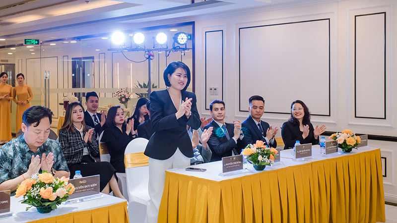 nguyên tắc giới thiệu đại biểu trong hội nghị