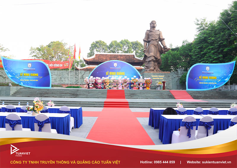 sân khấu khai giảng