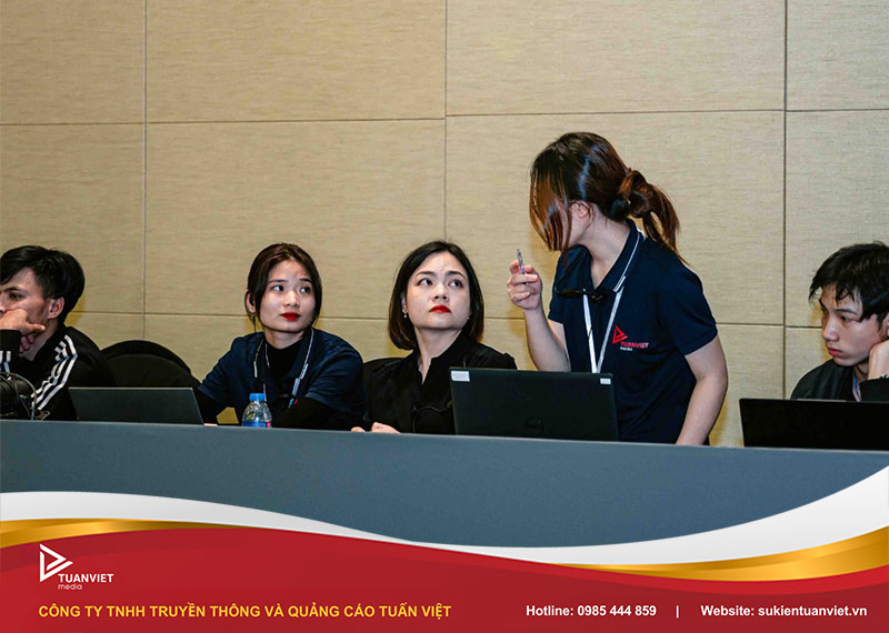 chạy sự kiện là gì