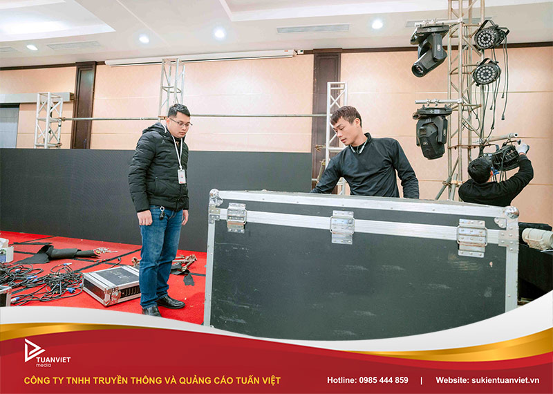 chạy sự kiện thật chất là gì