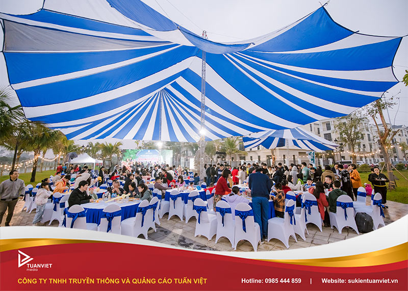 tổ chức year end trip