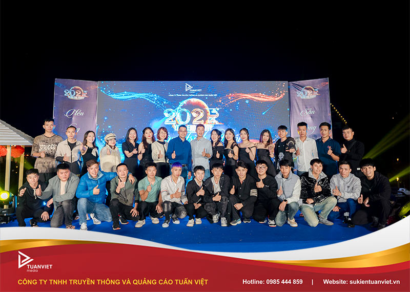 tổ chức year end trip