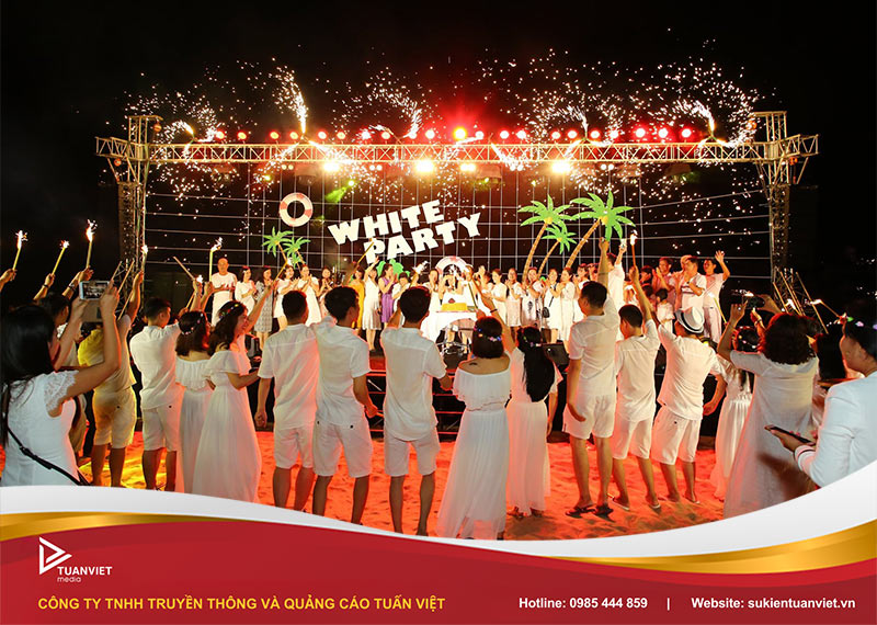 tổ chức year end trip