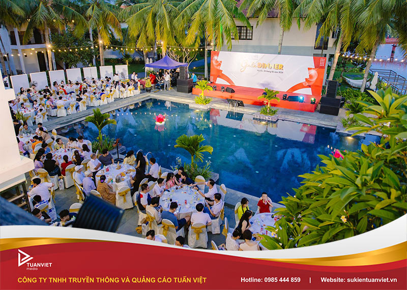 hình thức tổ chức year end trip