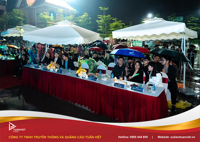 đêm nhạc shine bright - chào tân sinh viên học viện PTIT 2025