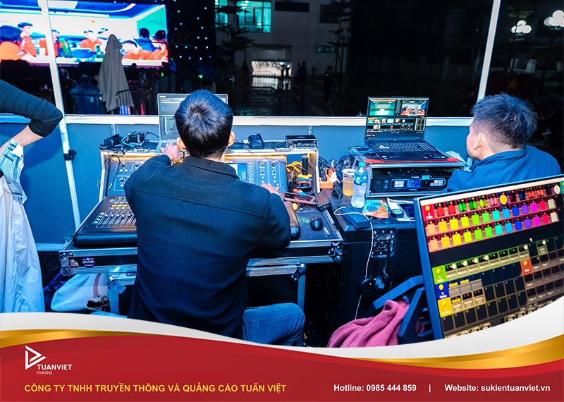 đêm nhạc shine bright - chào tân sinh viên học viện PTIT 2025