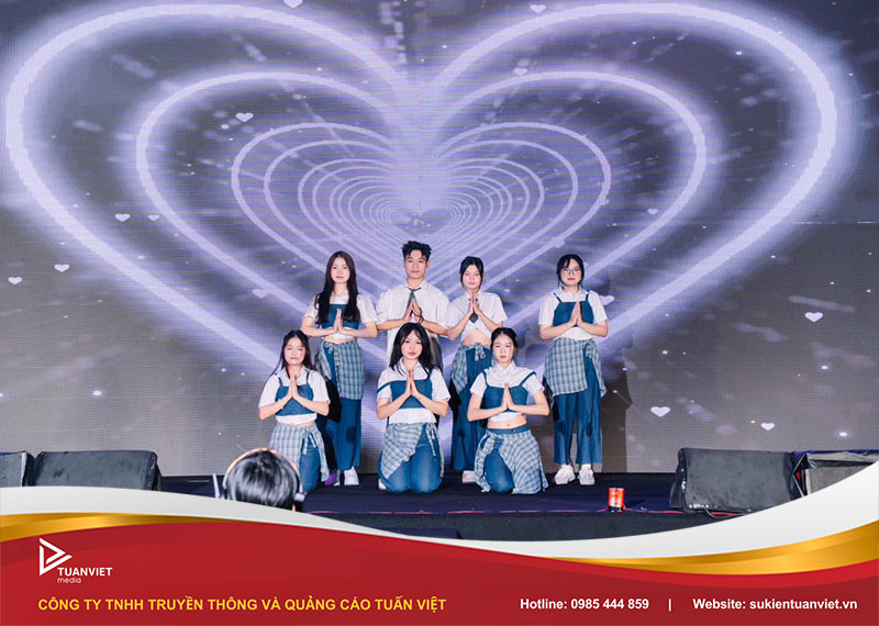 sự kiện chào tân sinh viên học viện PTIT 2025