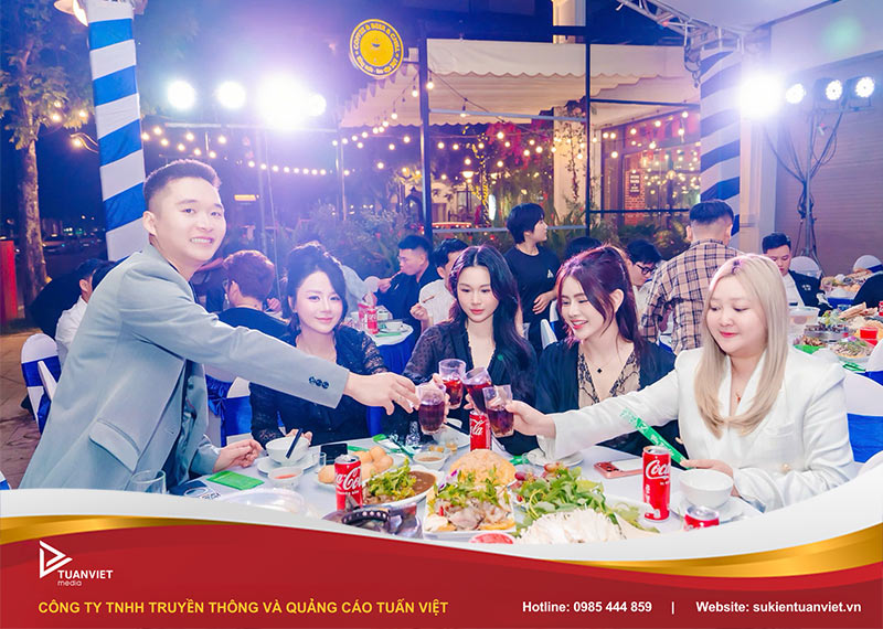 khai trương công ty giải trí HP Pro Intertainment