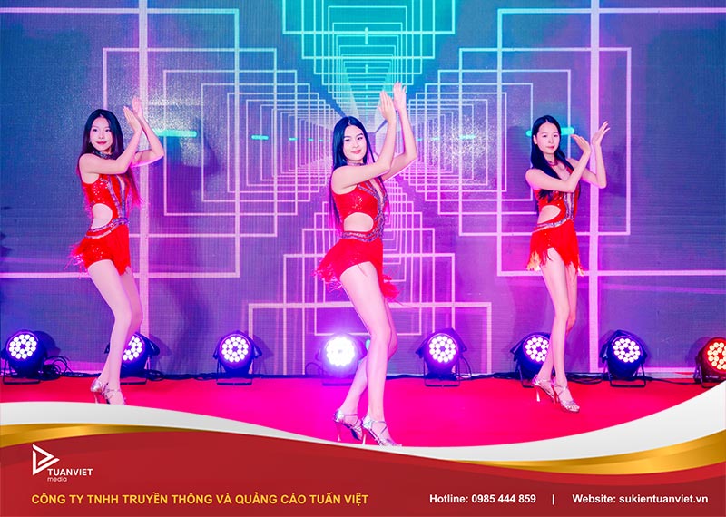 khai trương công ty giải trí HP Pro Intertainment