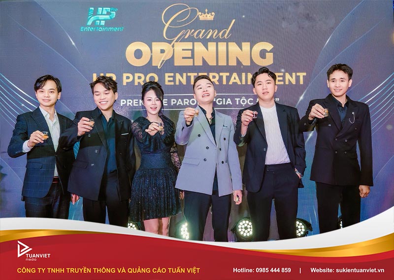 khai trương công ty giải trí HP Pro Intertainment