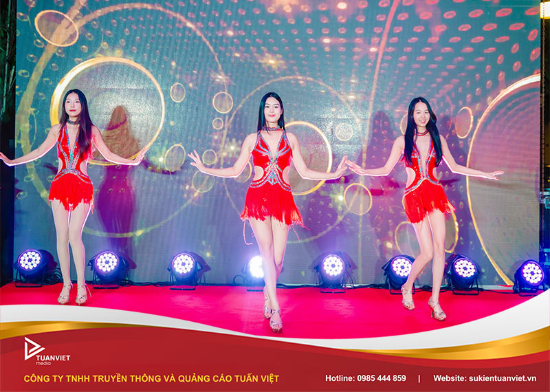 khai trương công ty giải trí HP Pro Intertainment