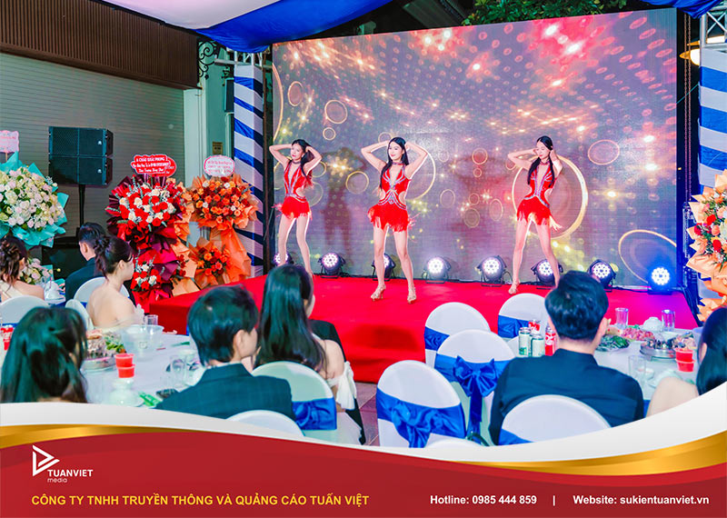 khai trương công ty giải trí HP Pro Intertainment