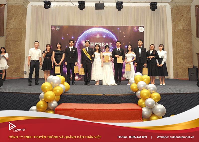 có nên tự tổ chức prom