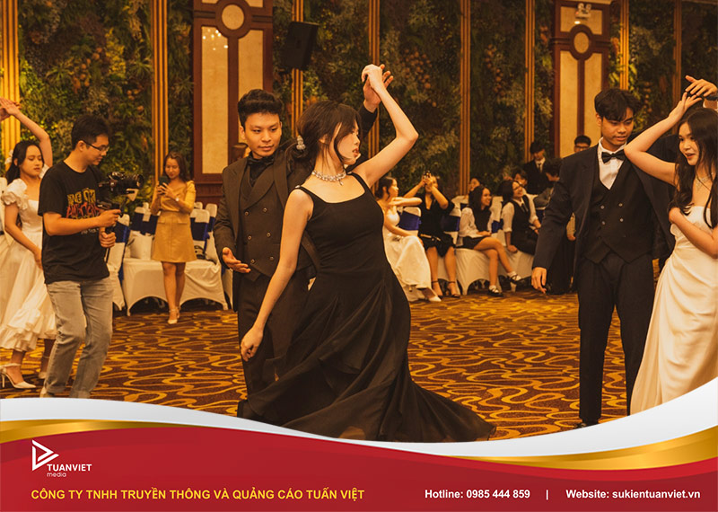 cách tổ chức prom