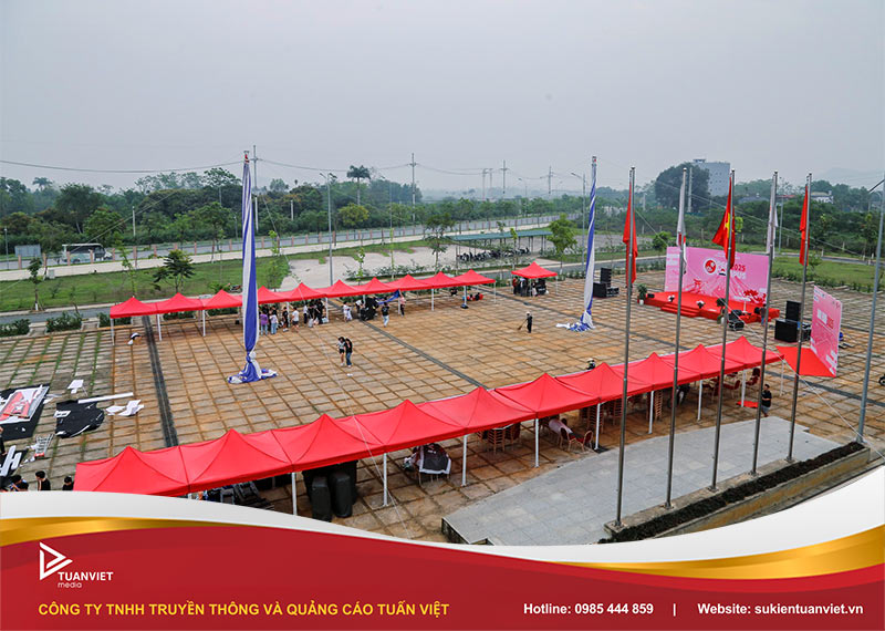 tổ chức sự kiện trường học là gì