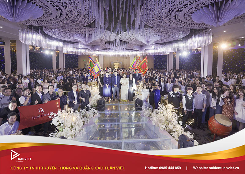 tổ chức tiệc tất niên cho công ty đông người