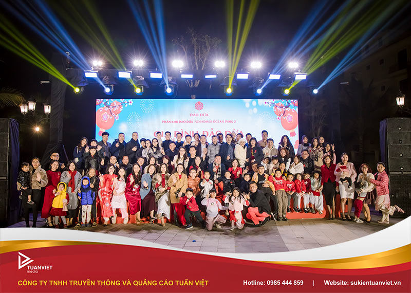 tổ chức tiệc tất niên cho công ty đông người