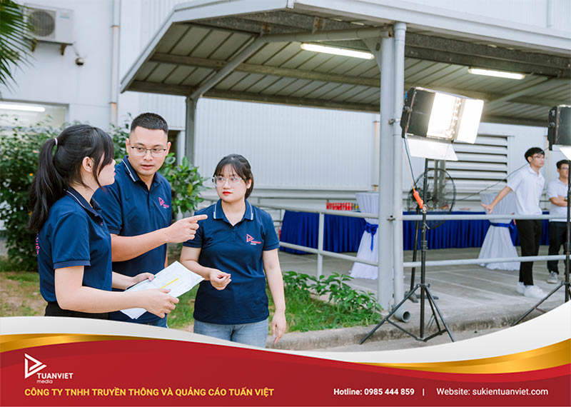 tổ chức tiệc khai xuân trọn gói