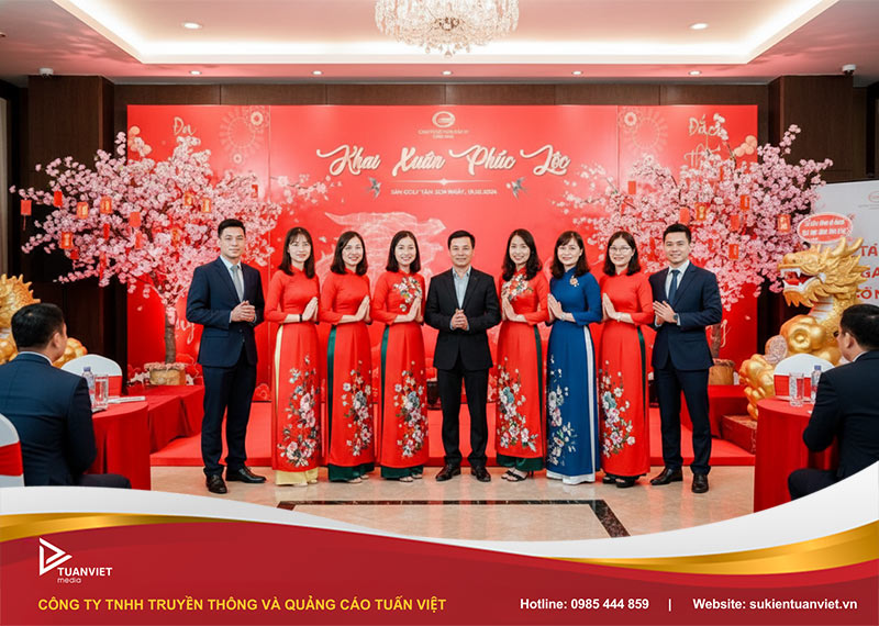 tổ chức tiệc khai xuân đón năm mới