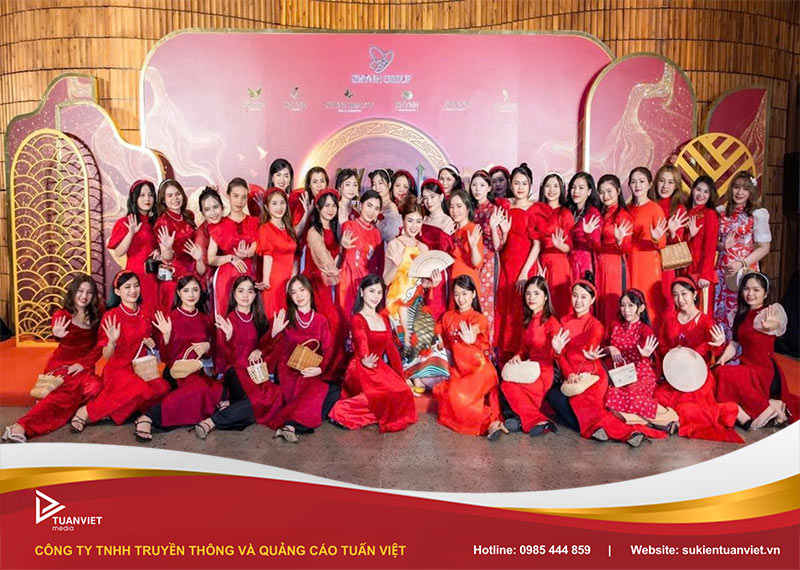 tổ chức tiệc khai xuân đón năm mới