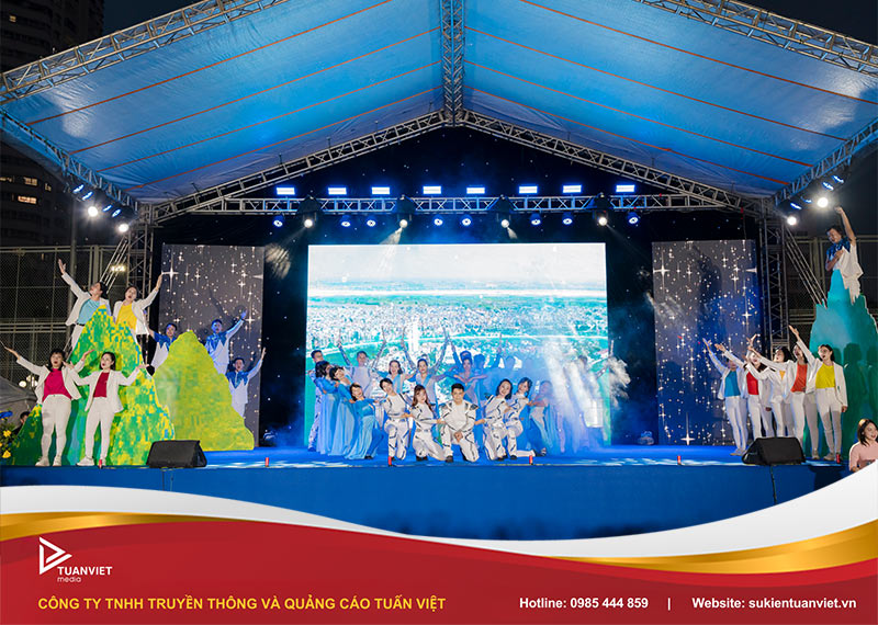 tổ chức tất niên với hoạt động countdown