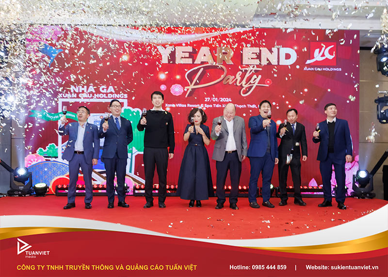 tổ chức tất niên với hoạt động countdown