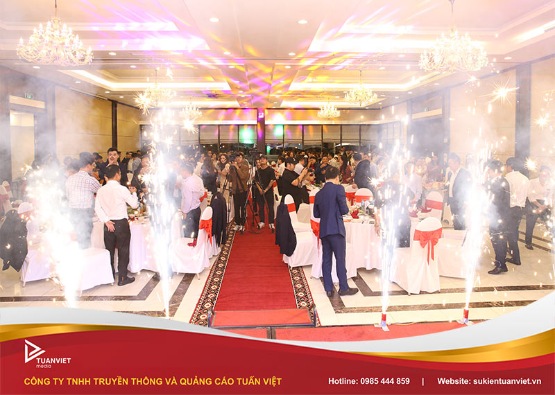 tổ chức tất niên với hoạt động countdown