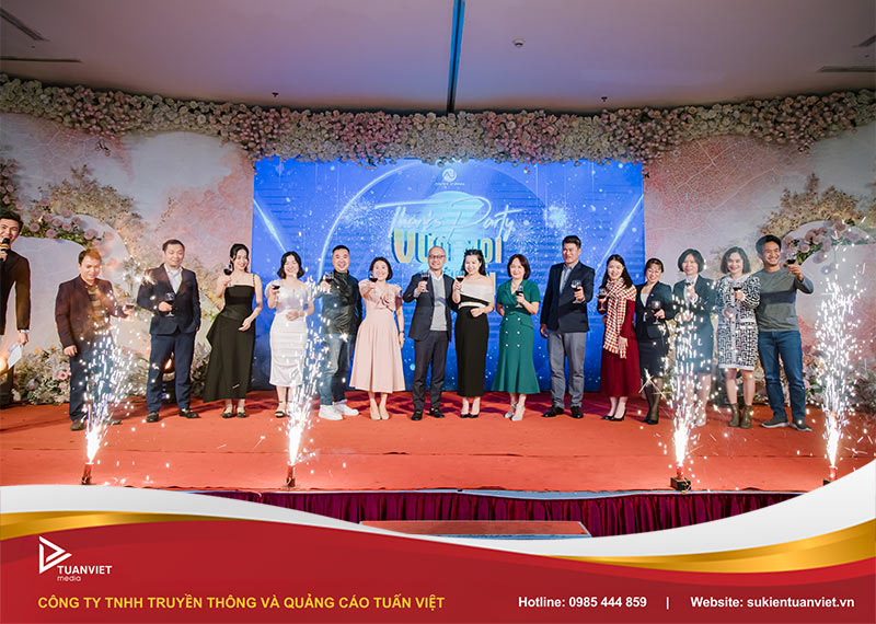 tổ chức tất niên với hoạt động countdown