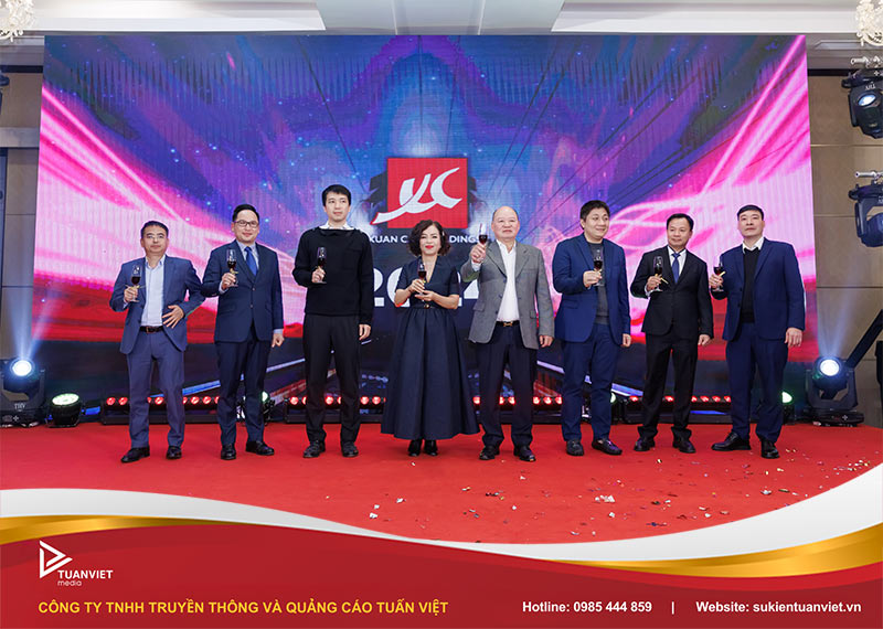 tổ chức tất niên với hoạt động countdown