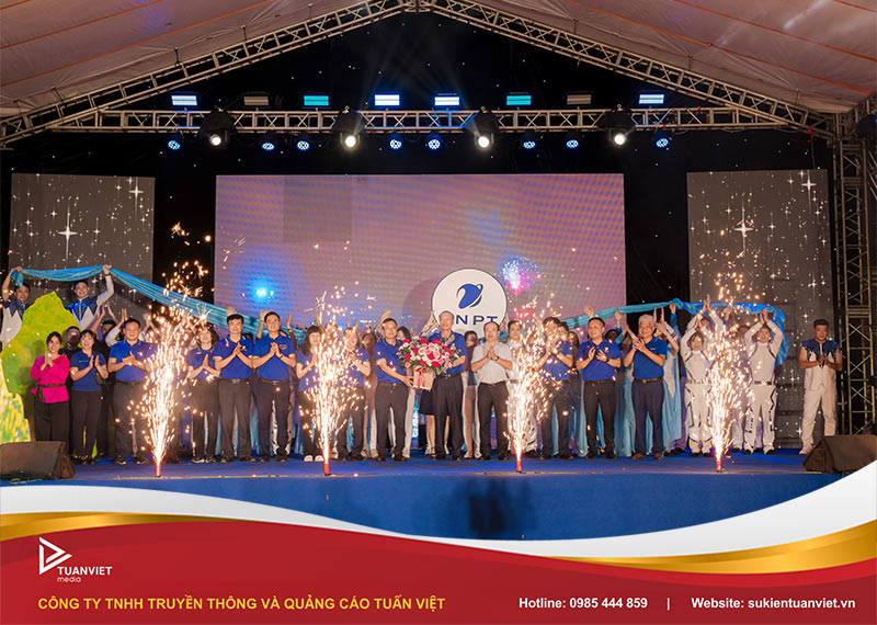 tổ chức tất niên với hoạt động countdown