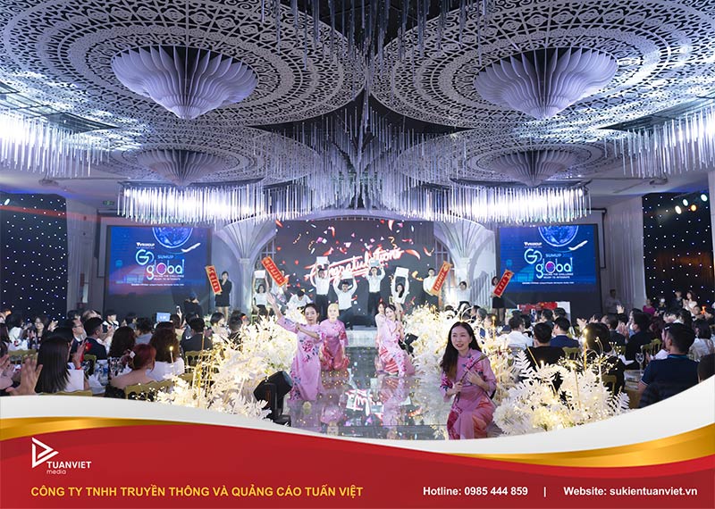 kịch bản mc song ngữ cho tiệc tất niên 2025