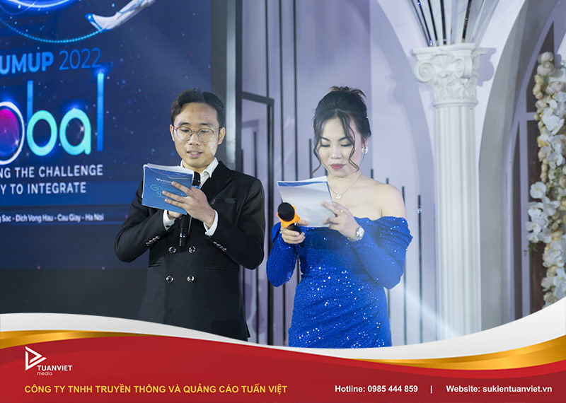 mẫu kịch bản mc song ngữ year end party chi tiết