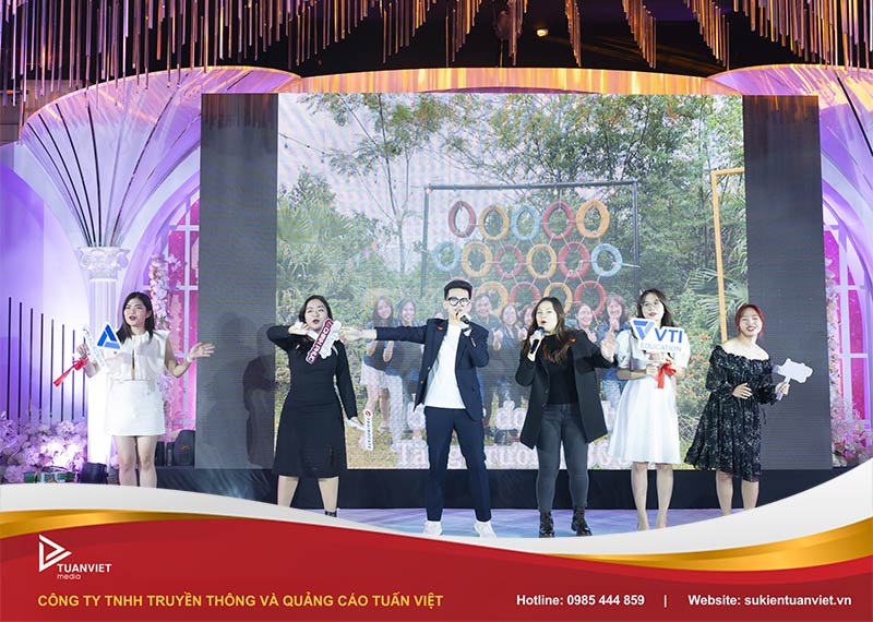 kịch bản mc song ngữ tiệc tất niên