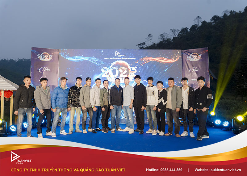 timeline tiệc tất niên