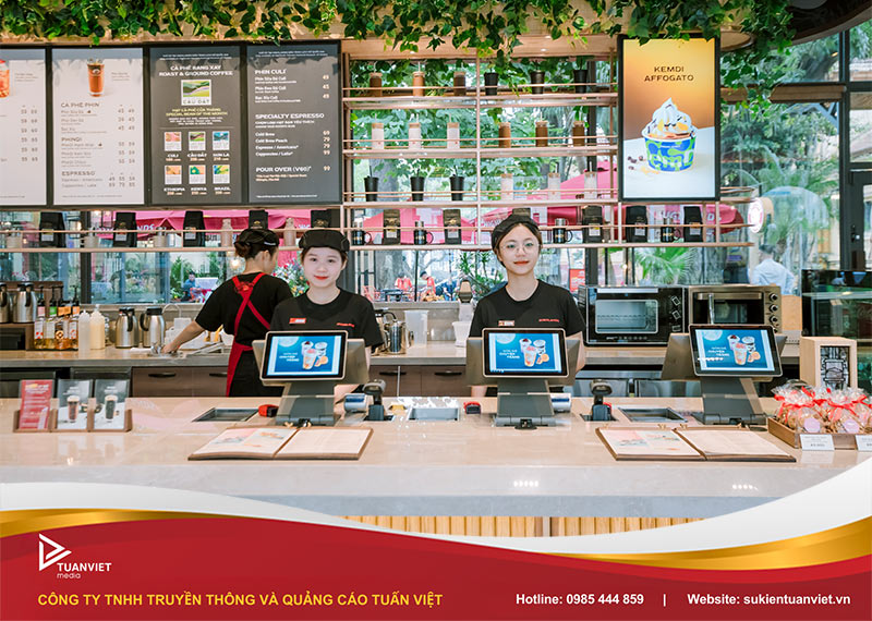 nhân sự khai trương quán trà sữa