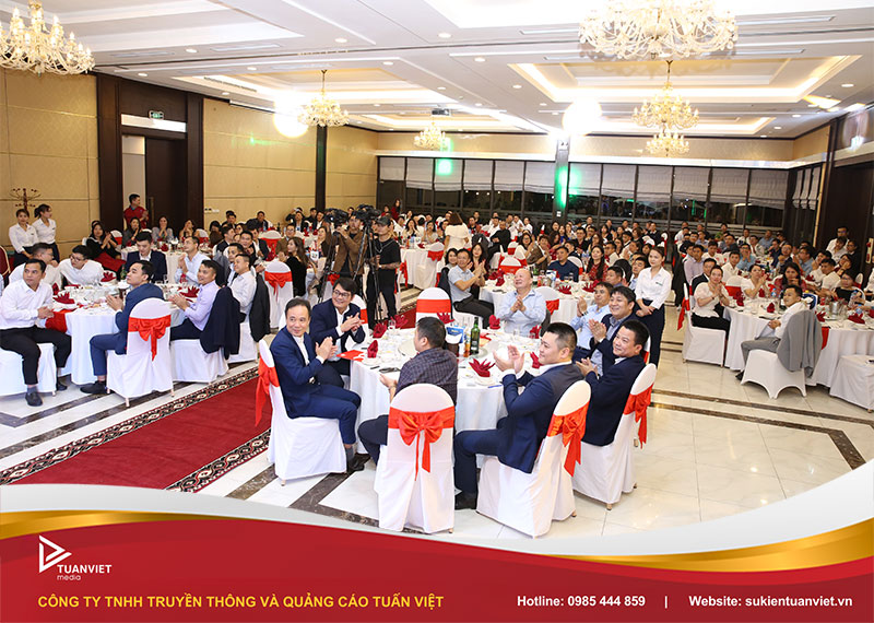 tổ chức tiệc doanh nghiệp ngày 1/5