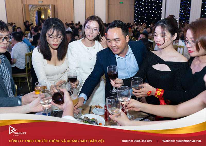 tổ chức tiệc tri ân nhân viên ngày 1-5