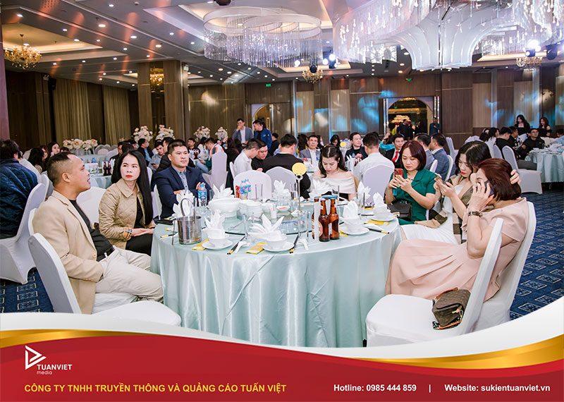 tổ chức tiệc tri ân ngày 1-5