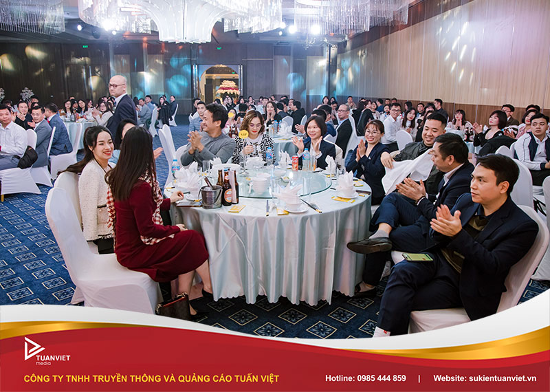 tổ chức tiệc nội bộ ngày 1-5