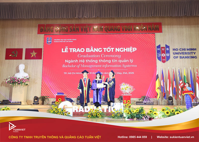 backdrop lễ tốt nghiệp 2026