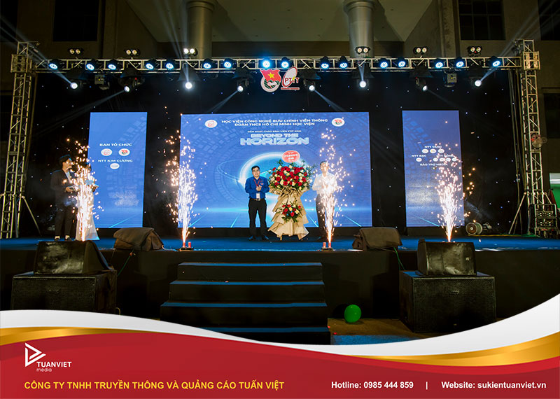 mẫu backdrop sự kiện tốt nghiệp đại học