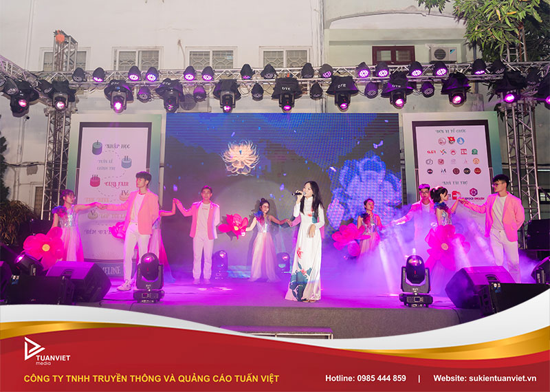 backdrop lễ tốt nghiệp năm học 2026