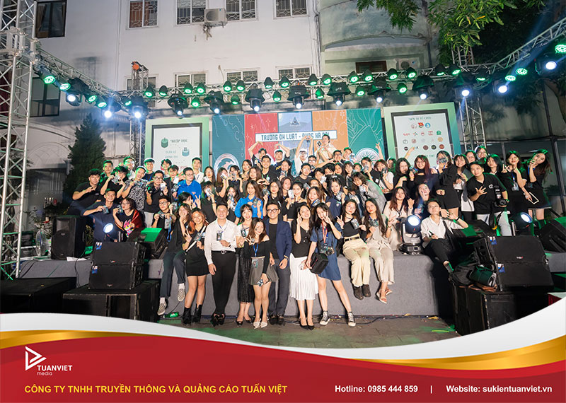 mẫu backgroud lễ tốt nghiệp trường đại học