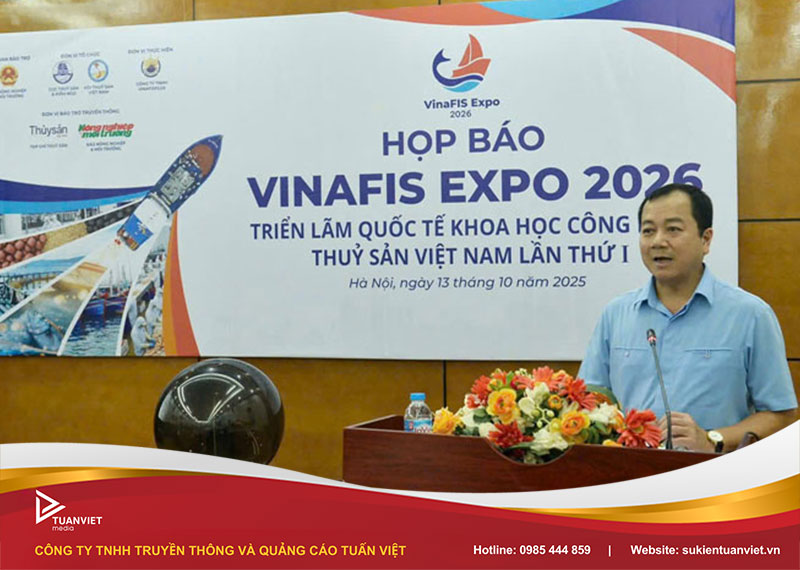 background họp báo