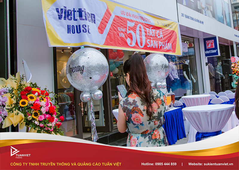 Decor khai trương với bóng bay