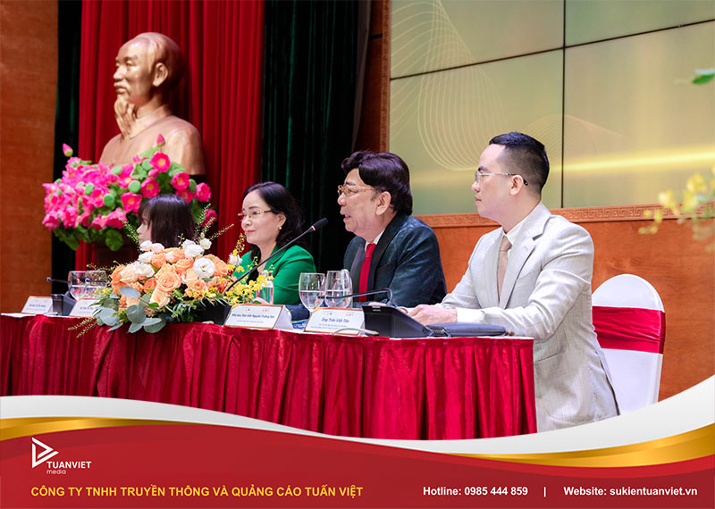 mẫu kịch bản sự kiện họp báo